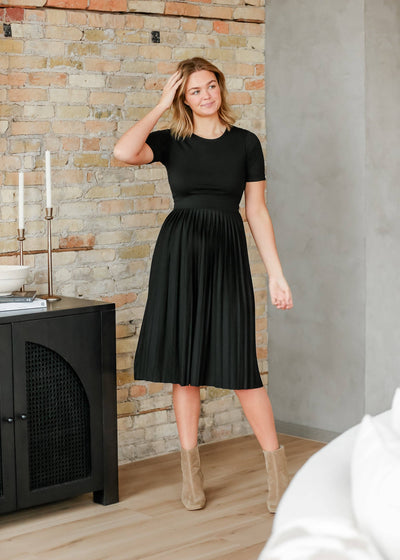 Emersyn Pleated Midi Dress