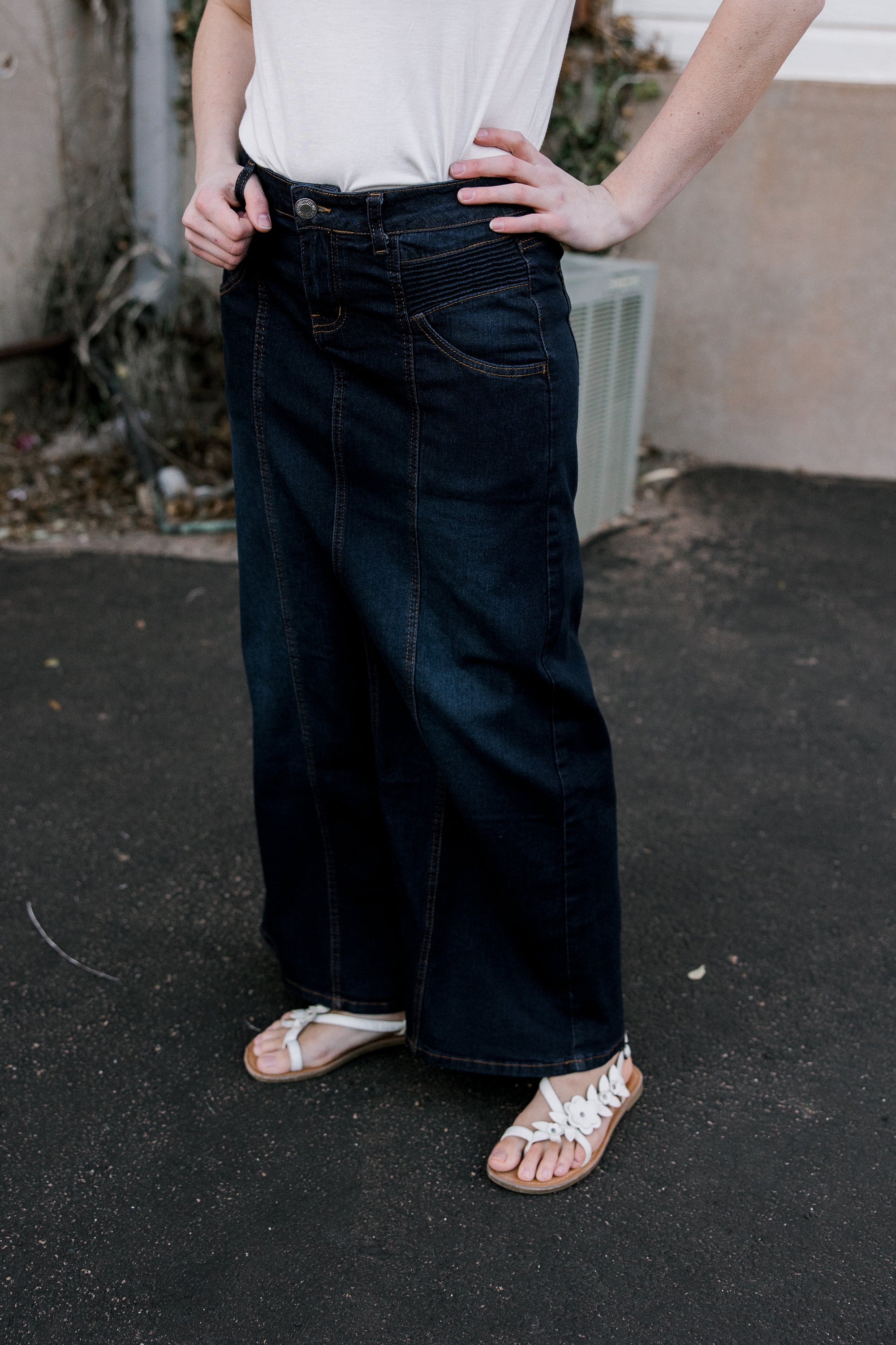 SHEIN EZwear Slant Pocket Split Back Straight Denim Skirt | SHEIN USA