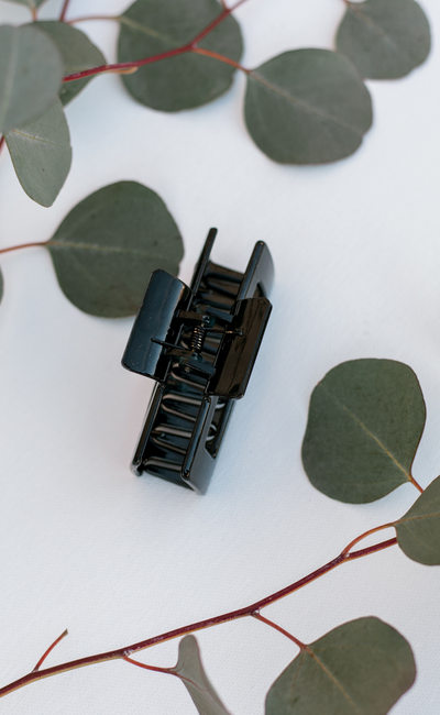 Spring Fever Claw Clip in Black