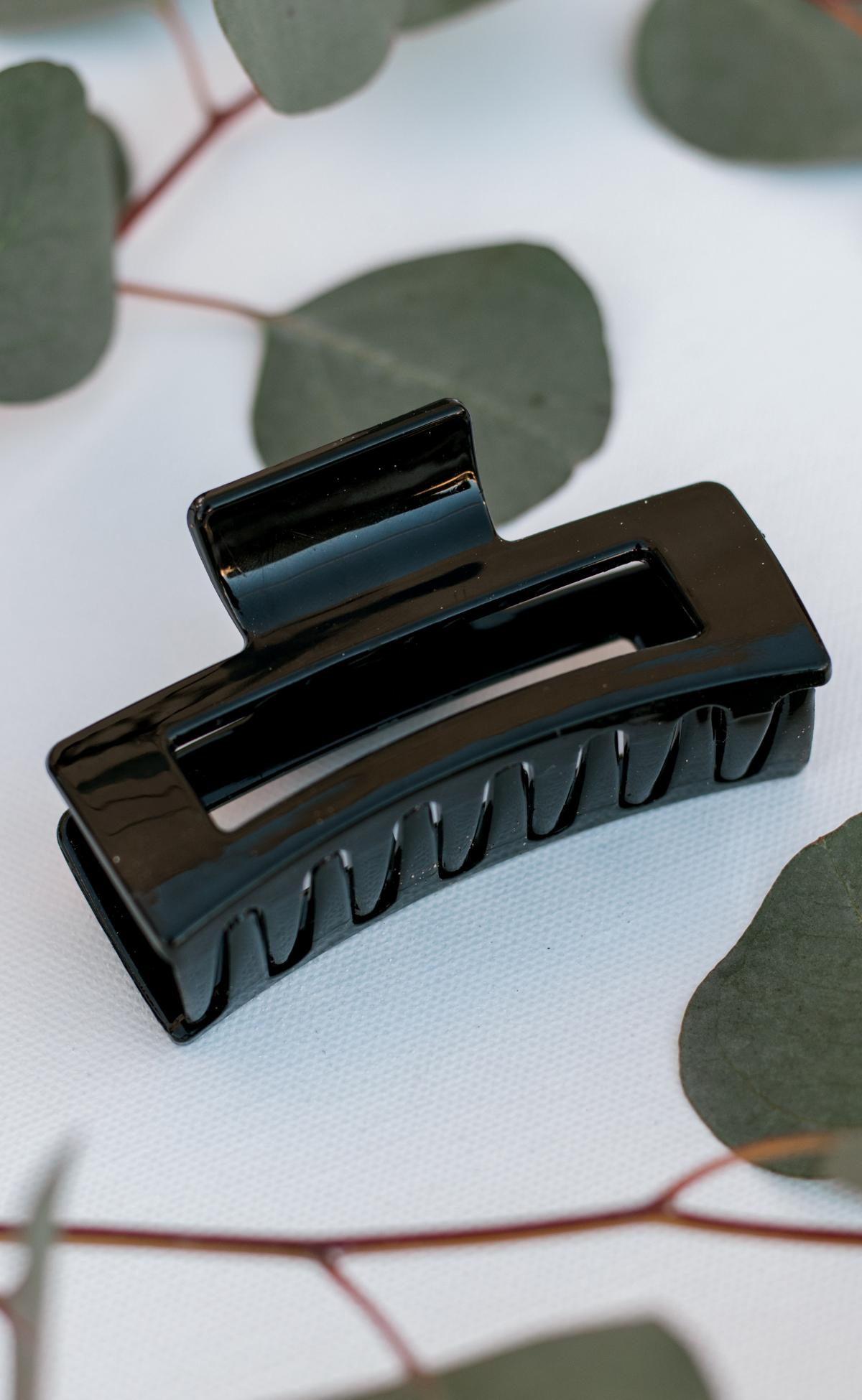Spring Fever Claw Clip in Black